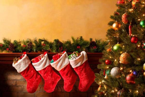 Un Arbol y Unos Calcetines Navidenos Canadienses / A Canadian Christmas Tree and Stockings