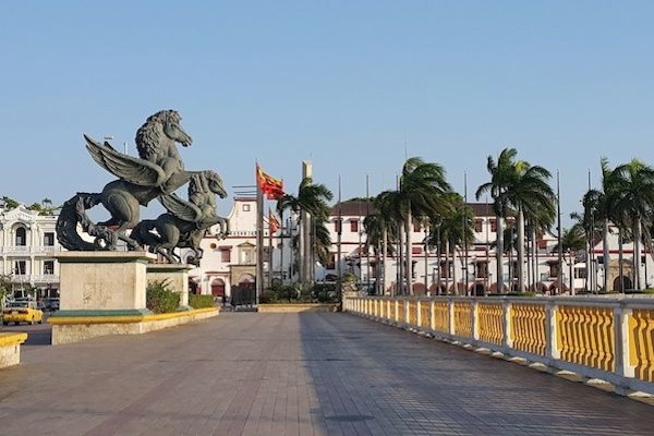 El Muelle de Los Pegasos Frente al Centro de Convenciones de Cartagena
