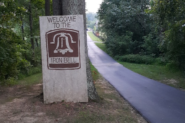 Mas del Ministerio de Iron Bell en Louisville, Kentucky