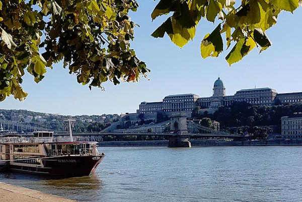 Una Foto #Throwback de Nuestro Viaje a Europa el Verano Pasado: Â¡La Hermosa Ciudad de Budapest!